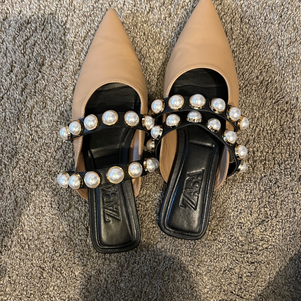 EUC Zara pearl beaded flats